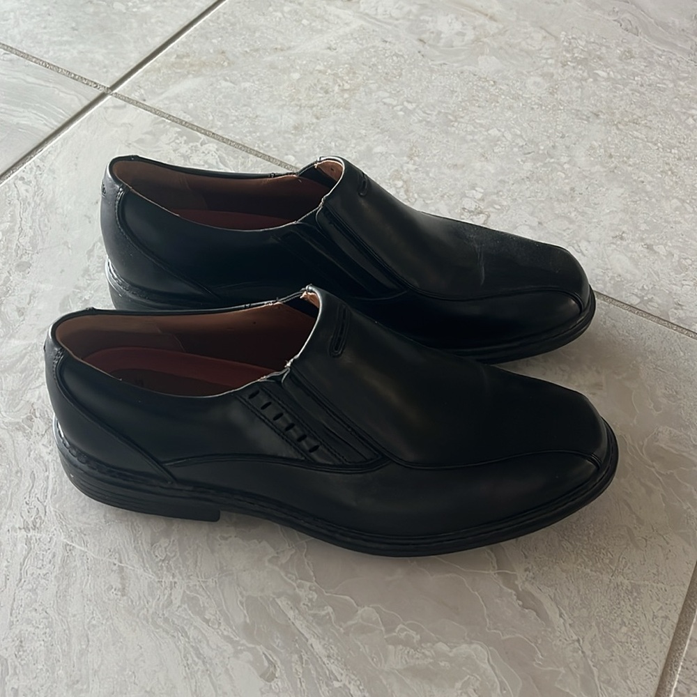 Men’s Black Leather Loafer